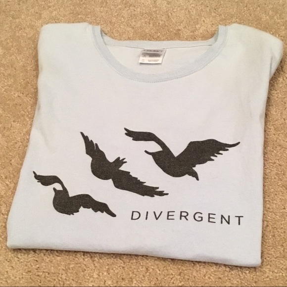 Gildan Tops - Divergent T-Shirt
